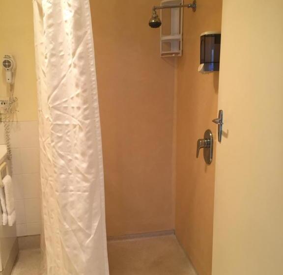 חדר סטודיו סטנדרד, Bentons Motel