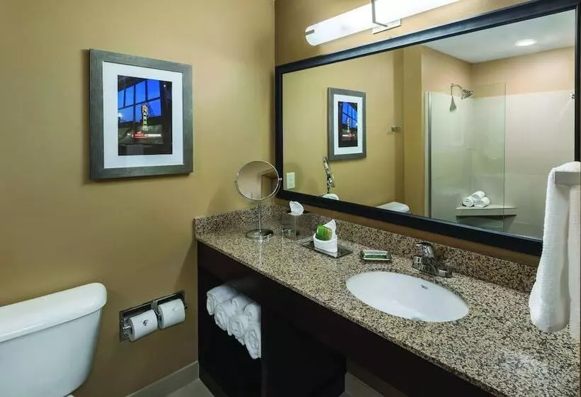スイート, Clubhouse Hotel & Suites Fargo