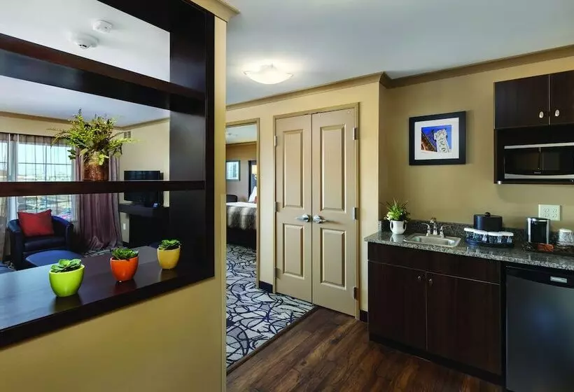 スイート, Clubhouse Hotel & Suites Fargo