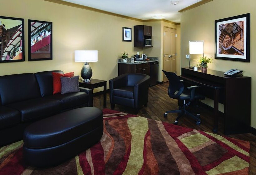 스위트, Clubhouse Hotel & Suites Fargo