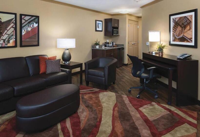 스위트 킹사이즈 침대, Clubhouse Hotel & Suites Fargo