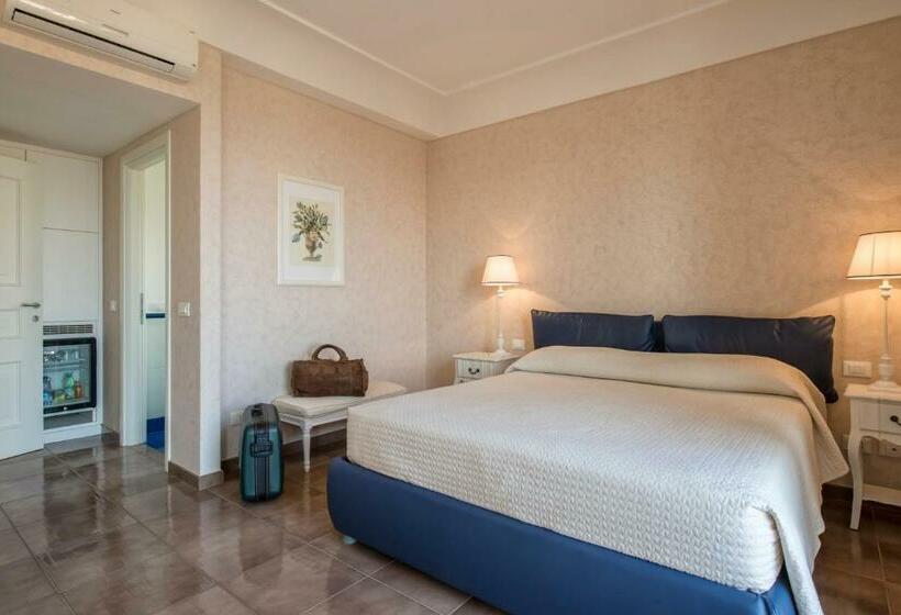带露台的小型套房, Collina Degli Ulivi B&b