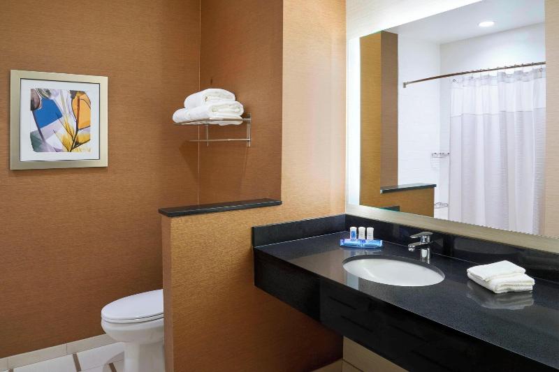 מיטת קינג בסוויטה, Fairfield By Marriott Niagara Falls