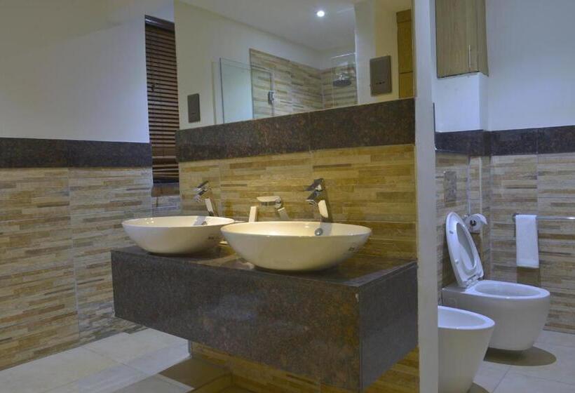 سوییت, La Maison Royale