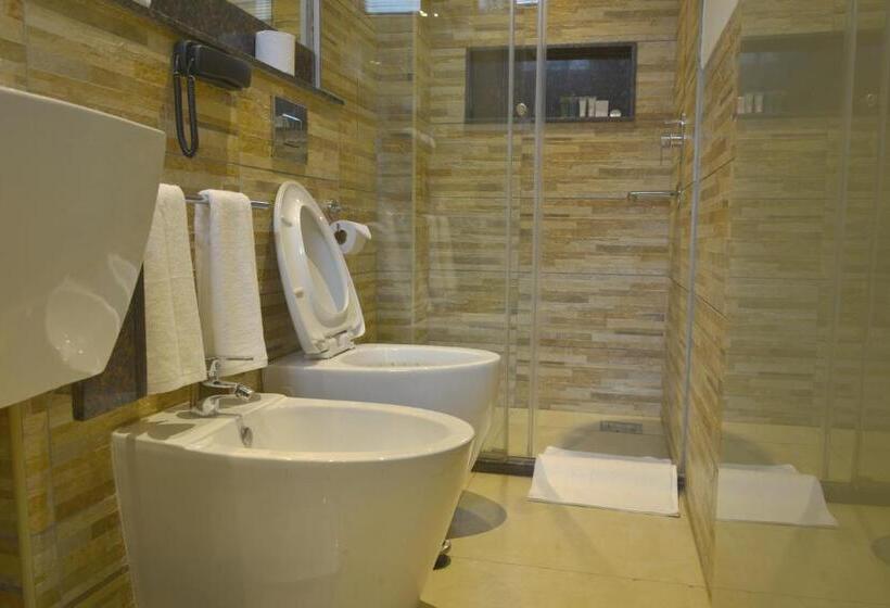 سوییت جونیور, La Maison Royale