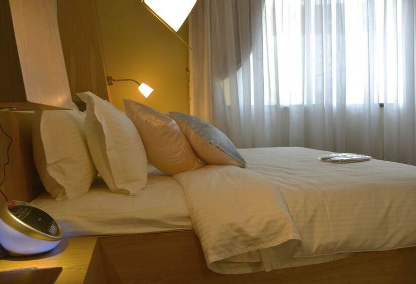 اتاق لوکس, La Maison Royale