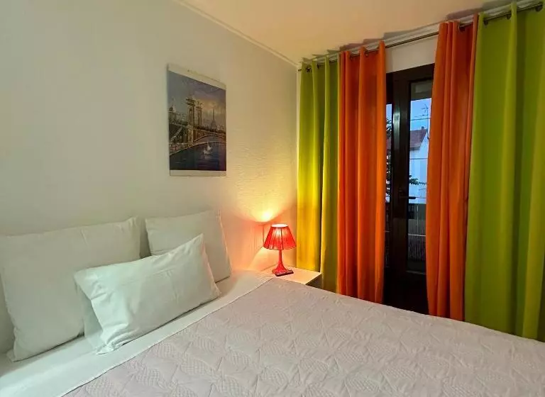 Standard Yhden Hengen Huone, Paris Star