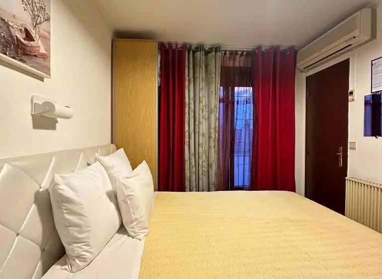 Classic-huone, Paris Star