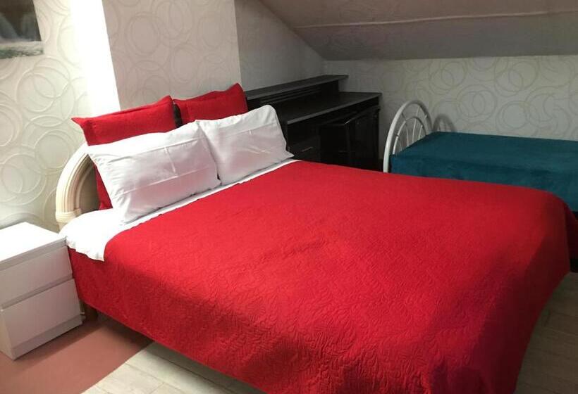 침실 2개 주택, Paris Star