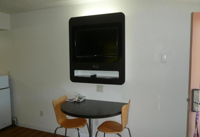 スタンダードルーム, Rodeway Inn Downtown Hanford