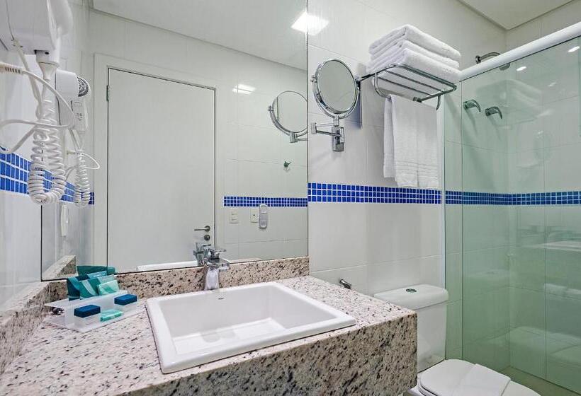 חדר סטודיו סטנדרד, Slaviero Ingleses Convention