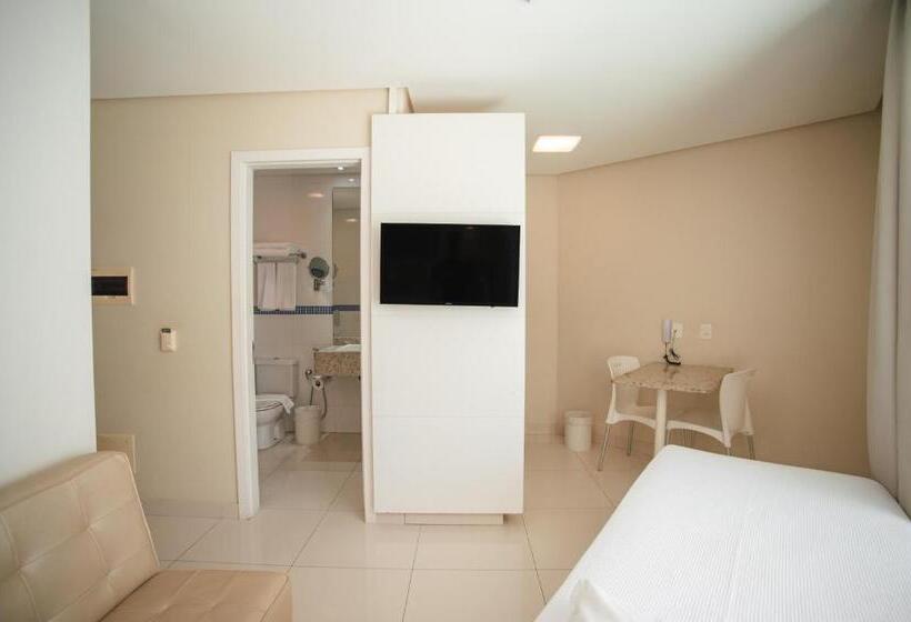 חדר סטודיו סטנדרד, Slaviero Ingleses Convention