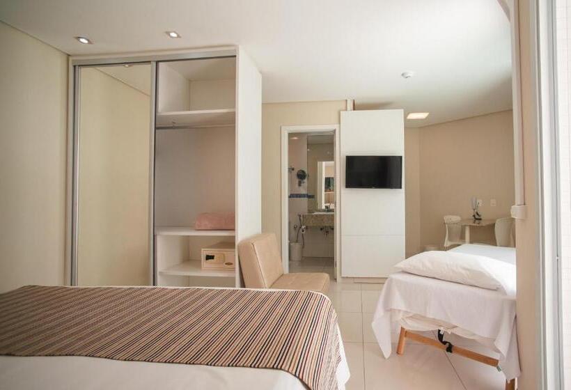 חדר סטודיו סטנדרד, Slaviero Ingleses Convention