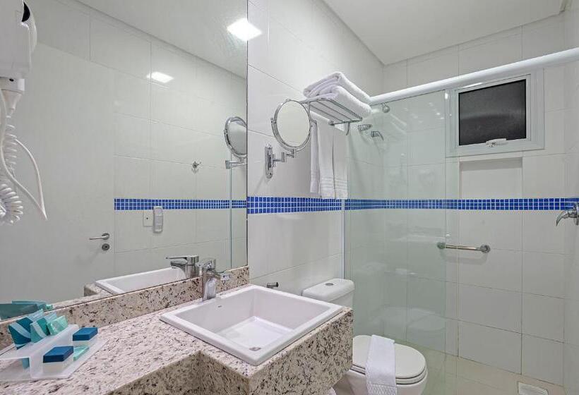 חדר משפחתי, Slaviero Ingleses Convention