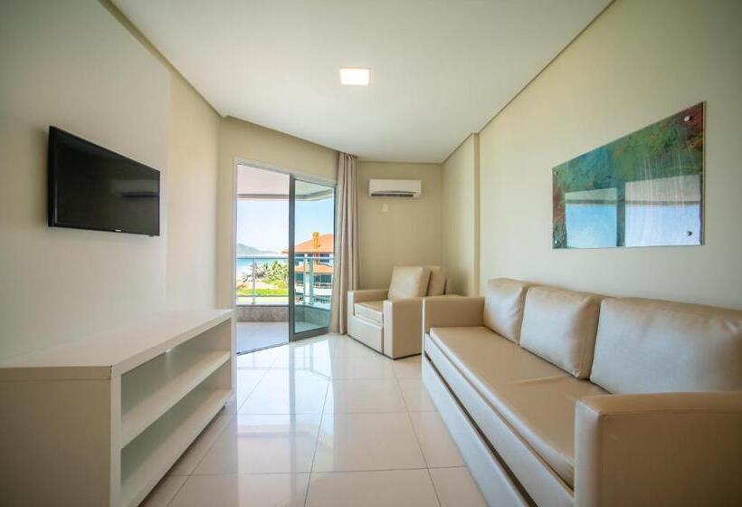 חדר משפחתי, Slaviero Ingleses Convention