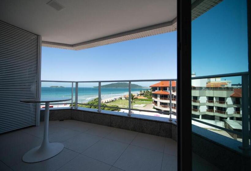 חדר משפחתי, Slaviero Ingleses Convention