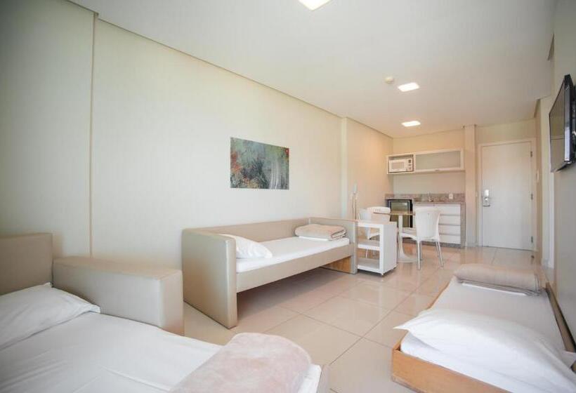 חדר משפחתי, Slaviero Ingleses Convention