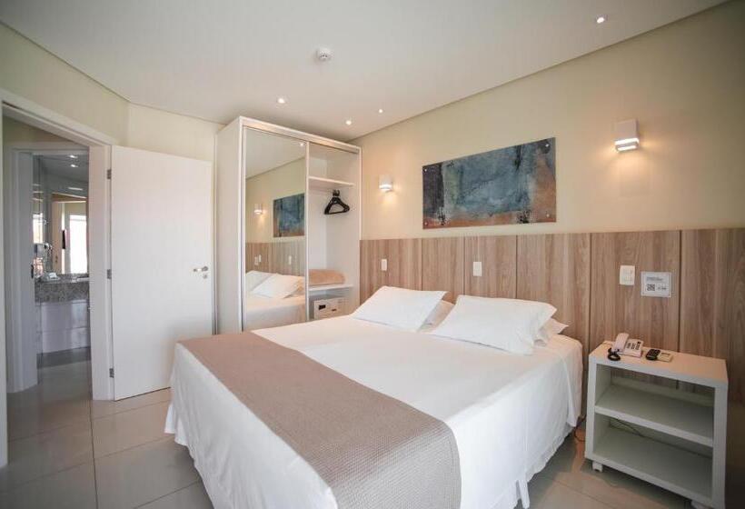 חדר משפחתי, Slaviero Ingleses Convention