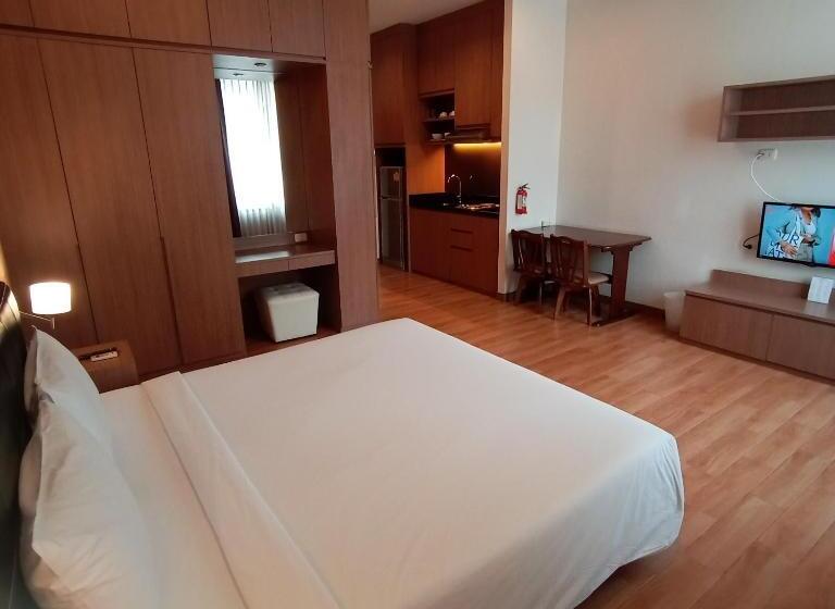 标准工作室, Sriracha Orchid