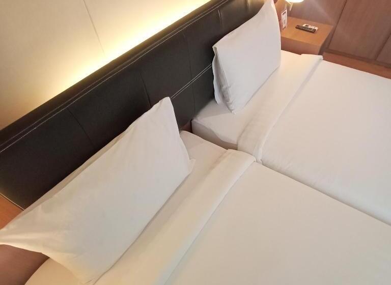 标准间, Sriracha Orchid