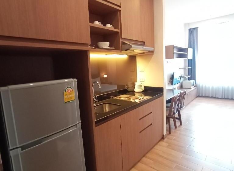 标准间, Sriracha Orchid