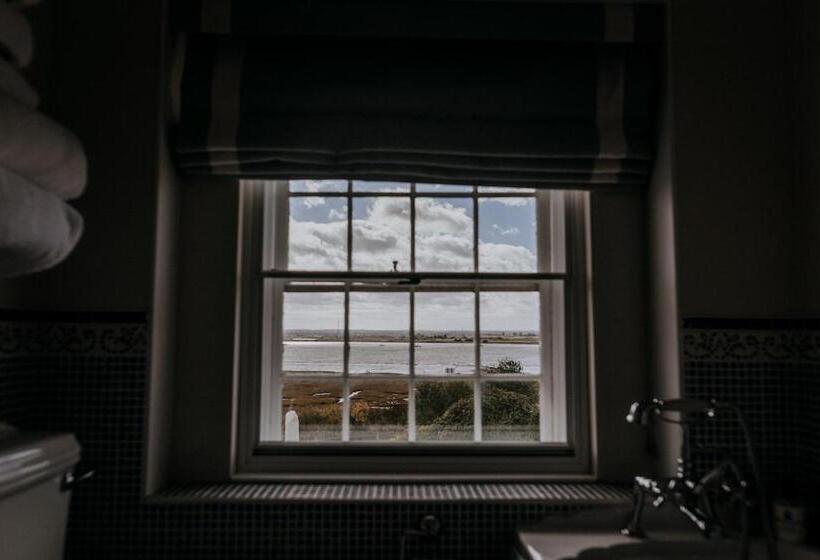 スタンダードルーム, The Ferry House