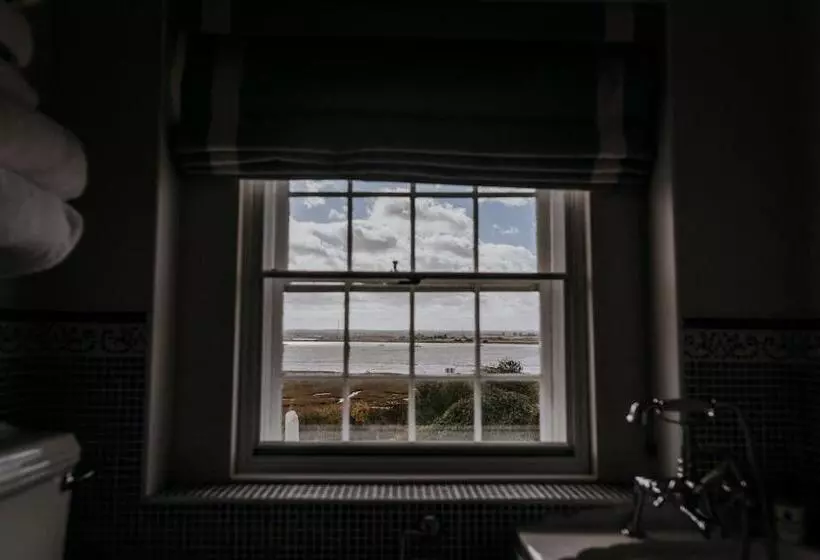スタンダードルーム, The Ferry House
