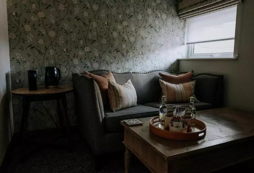 デラックススイート, The Ferry House