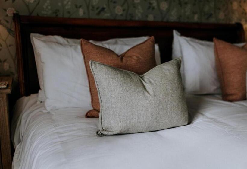 デラックススイート, The Ferry House