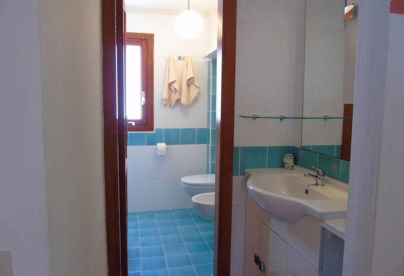 プールの見えるスタンダードトリプルルーム, Villa Saracina