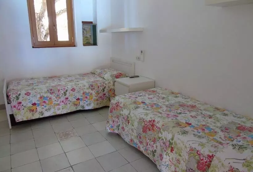 プールビュースタンダードルーム, Villa Saracina