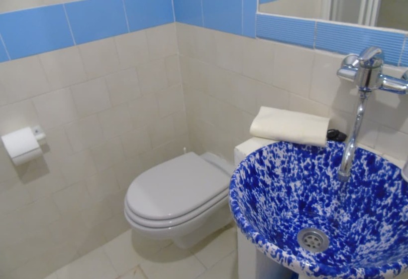 プールビュースタンダードルーム, Villa Saracina