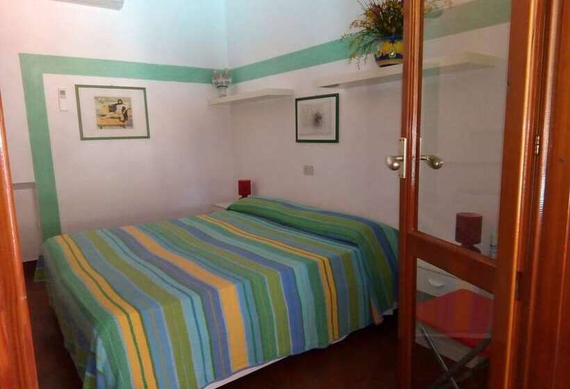 プールビュースタンダードルーム, Villa Saracina