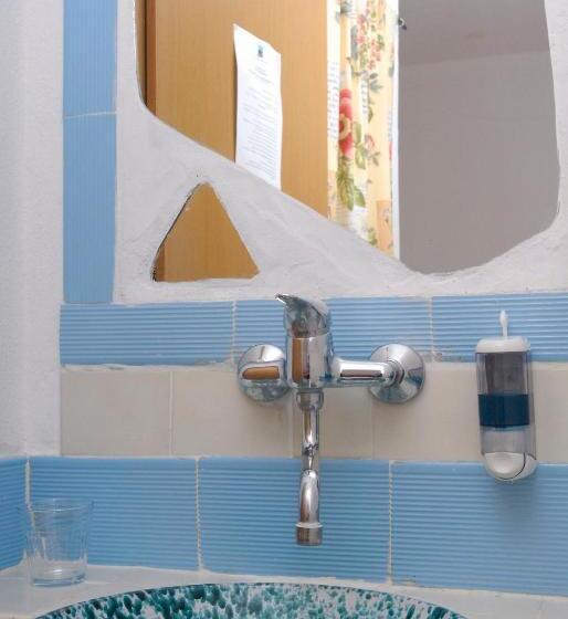 プールビュースタンダードルーム, Villa Saracina