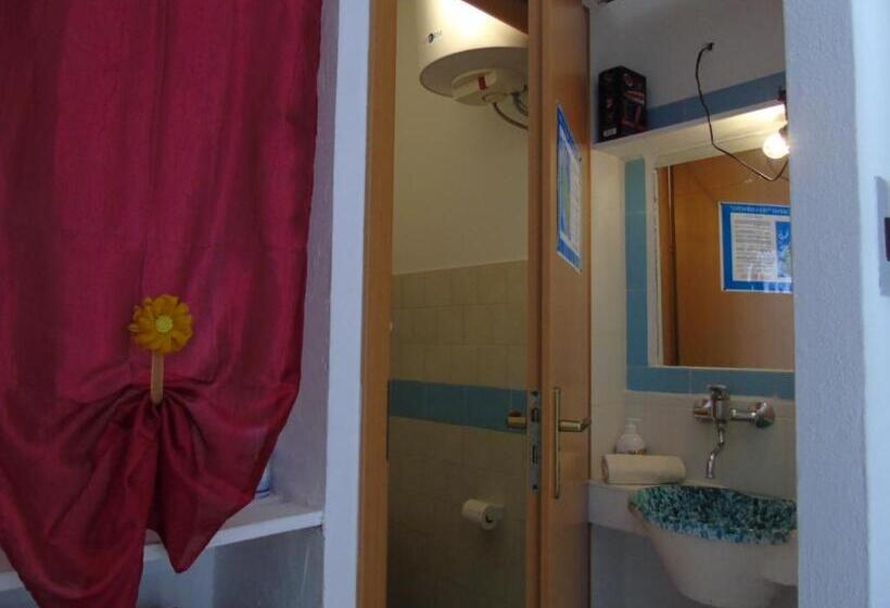 ガーデンビューファミリールーム, Villa Saracina