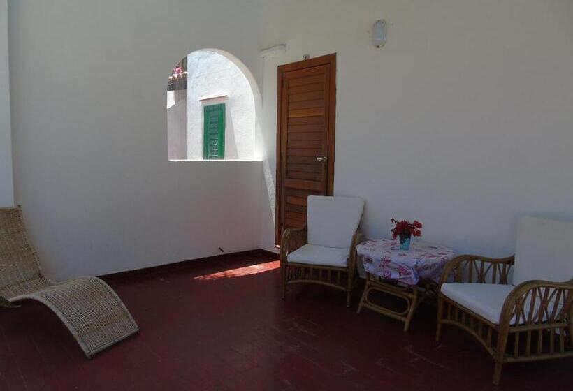 プールビュースイート, Villa Saracina