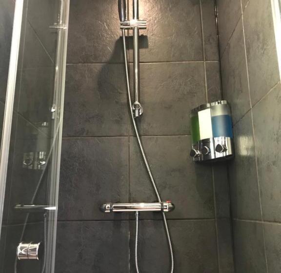 اتاق استاندارد یک نفره, Cassandra Guest House