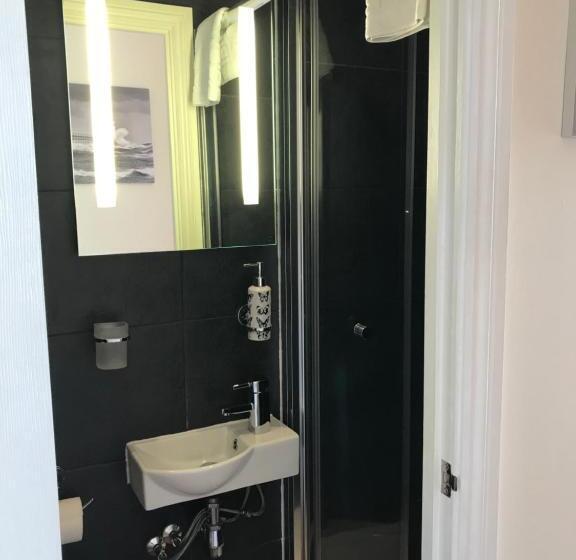 اتاق استاندارد یک نفره, Cassandra Guest House