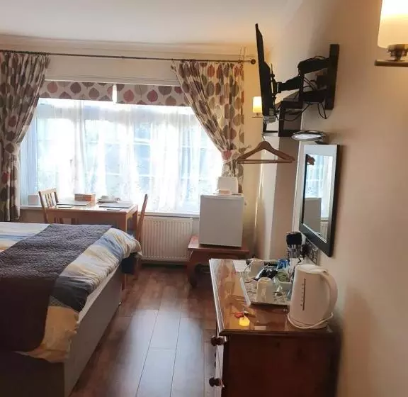 スタンダードルーム, Penryn Guest House, Ensuite Rooms, Free Parking And Free Wifi