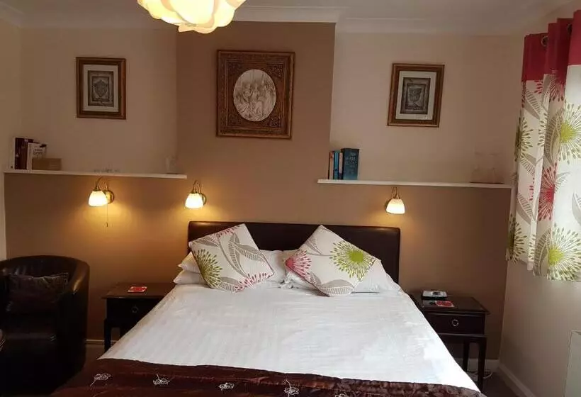 スタンダードルーム, Penryn Guest House, Ensuite Rooms, Free Parking And Free Wifi