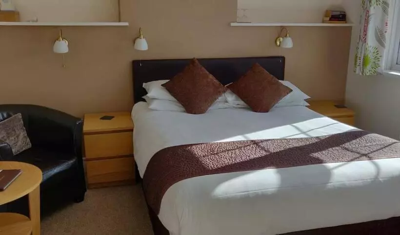 スタンダードルーム, Penryn Guest House, Ensuite Rooms, Free Parking And Free Wifi