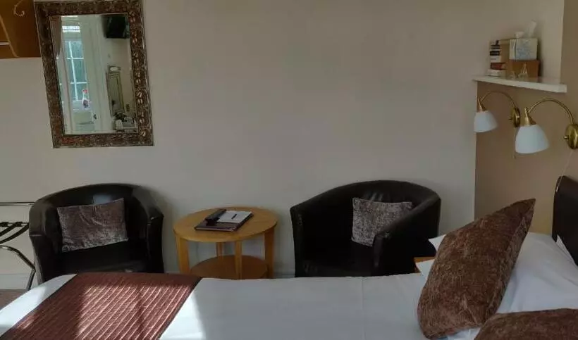 スタンダードルーム, Penryn Guest House, Ensuite Rooms, Free Parking And Free Wifi
