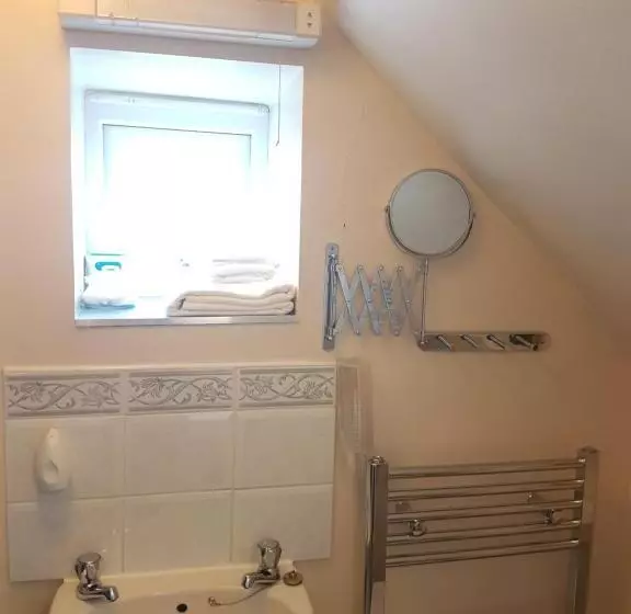 スタンダードシングルルーム, Penryn Guest House, Ensuite Rooms, Free Parking And Free Wifi