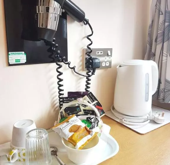スタンダードシングルルーム, Penryn Guest House, Ensuite Rooms, Free Parking And Free Wifi