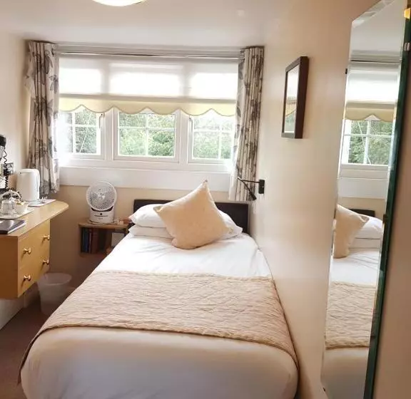 スタンダードシングルルーム, Penryn Guest House, Ensuite Rooms, Free Parking And Free Wifi