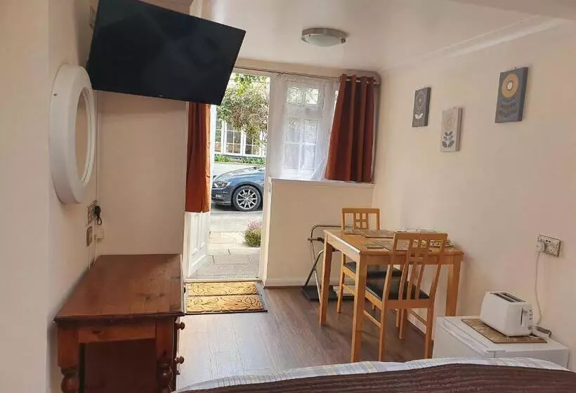 スタンダードルーム, Penryn Guest House, Ensuite Rooms, Free Parking And Free Wifi