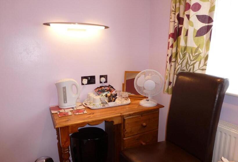 חדר משפחתי, Penryn Guest House, Ensuite Rooms, Free Parking And Free Wifi