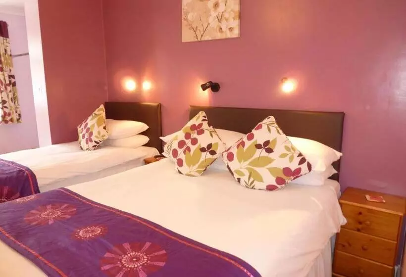 ファミリールーム, Penryn Guest House, Ensuite Rooms, Free Parking And Free Wifi