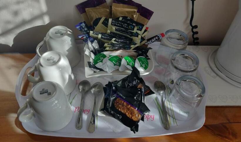 家庭间, Penryn Guest House, Ensuite Rooms, Free Parking And Free Wifi