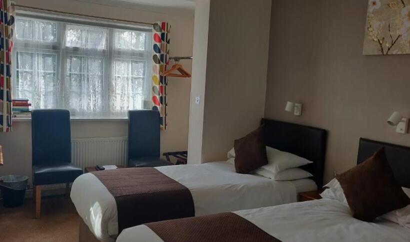 اتاق خانوادگی, Penryn Guest House, Ensuite Rooms, Free Parking And Free Wifi